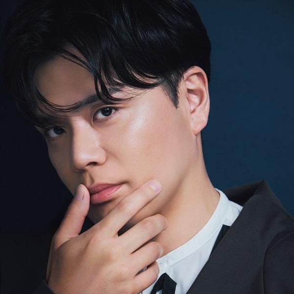 マユリカ・阪本がメイクで色気満点の“艶男”に変身。「美ジュ-1 グランプリ」開幕！｜ #美ジュ-1グランプリ