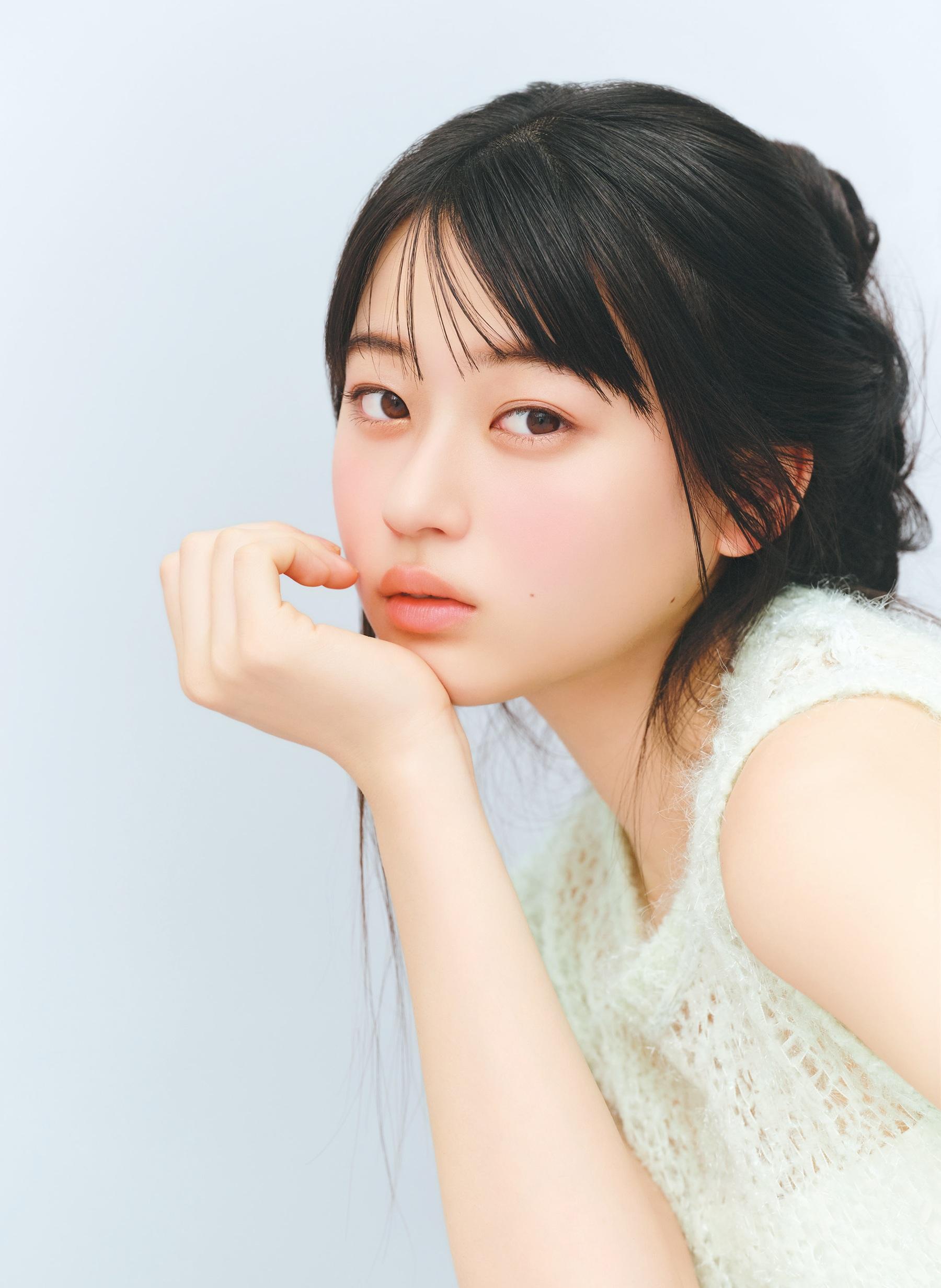 注目の俳優・菊池日菜子、寝る前の保湿＆日中のUVケアで健やかでゆらがない肌に！