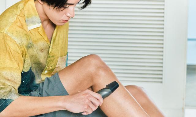 夏の旅先で「ケアしておいてよかった」こと。男女100人に聞いた「男性の体毛が気になる瞬間」