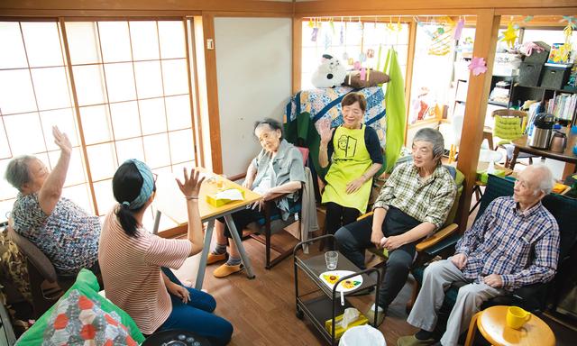 介護の仕事も自分らしく！ 東京・三鷹で働く三者三様の働き方ケーススタディ