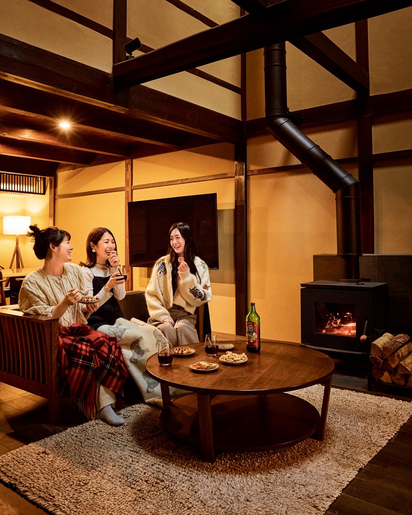 薪のストーブと貸切サウナでぬくぬく…。Airbnbのバケーションレンタルで癒しの冬旅に出かけよう