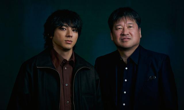 「大切なのはセッション」映画『爆弾』で初共演となった、山田裕貴と佐藤二朗が語る芝居論