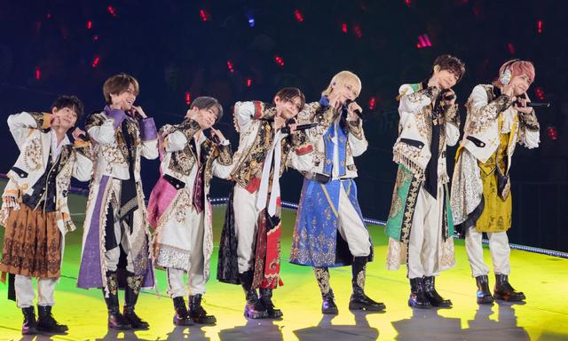 古代図書館、噴⽔、オーケストラ…豪華演出で幻想的な世界を⽣み出す夢のHey! Say! JUMPワールド！