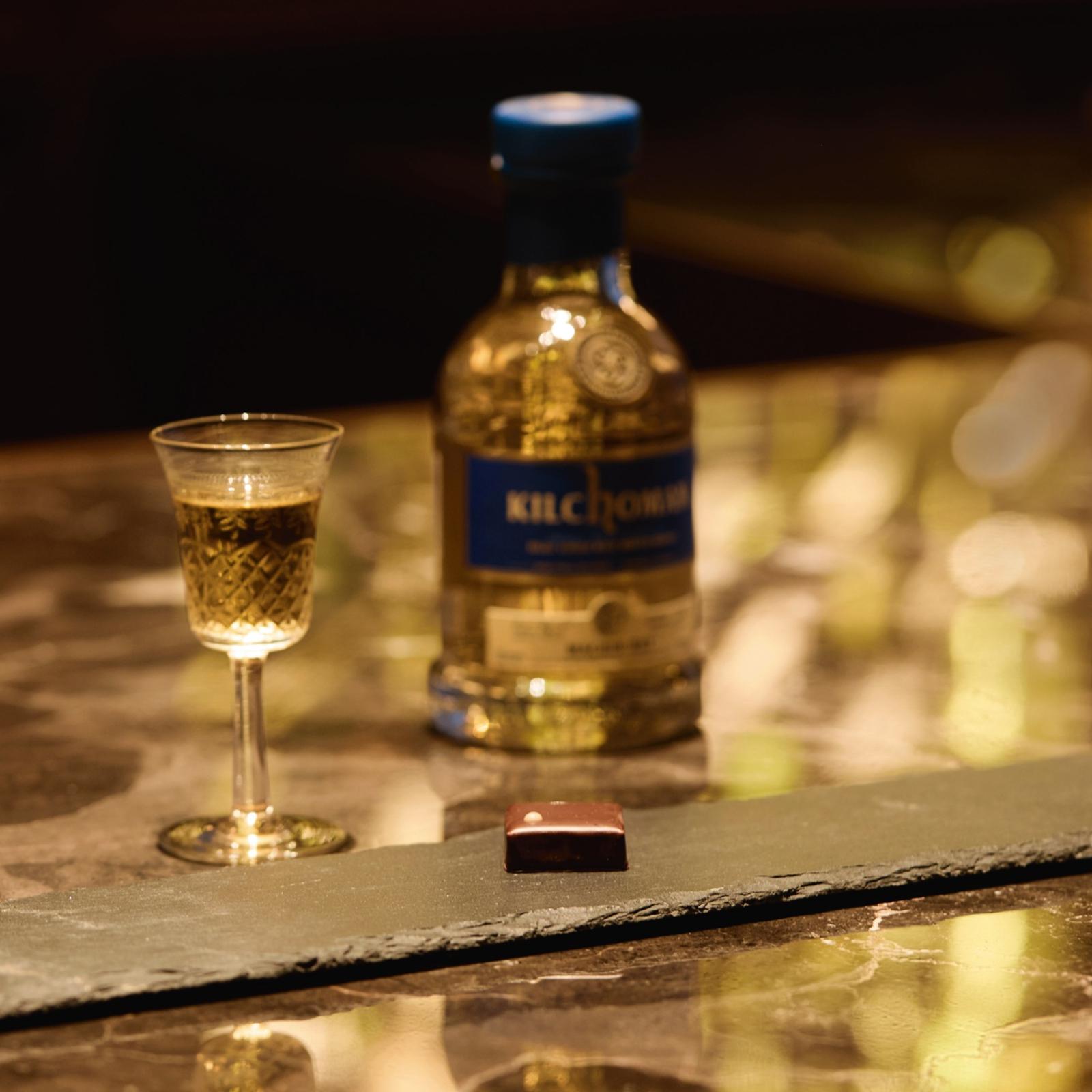 ペアリングで味わう贅沢なひと時。バーで極上のチョコレート体験