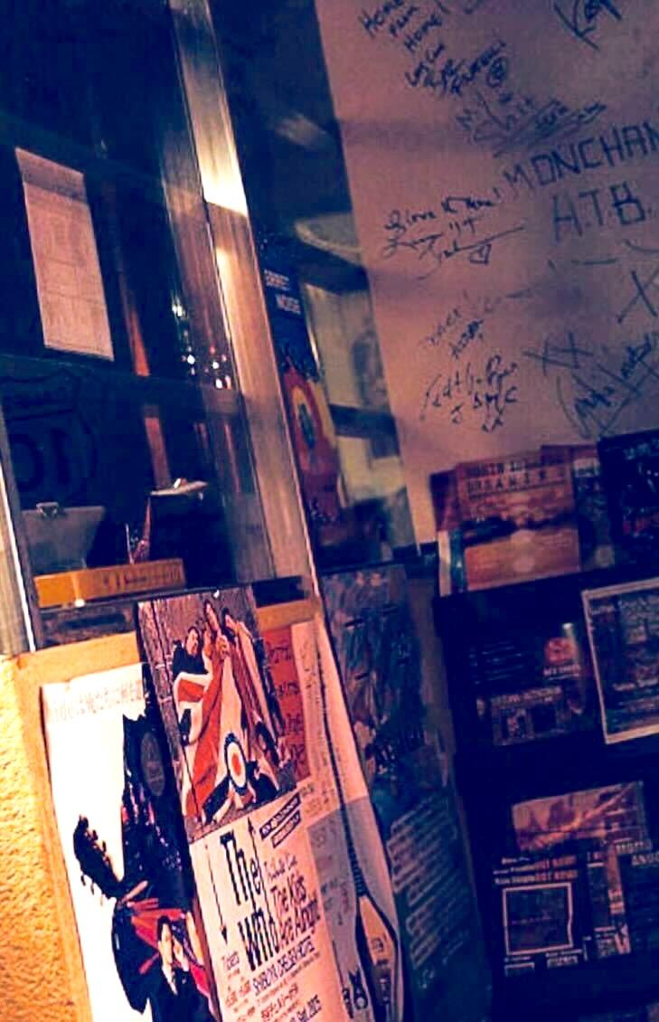 【COVER STORY】ロックバーで魅せる、熱を帯びた眼差しと、気だるげな色気…。3度目のソロ表紙を飾る、Aぇ! groupの末澤誠也さんの撮影舞台裏をお届け