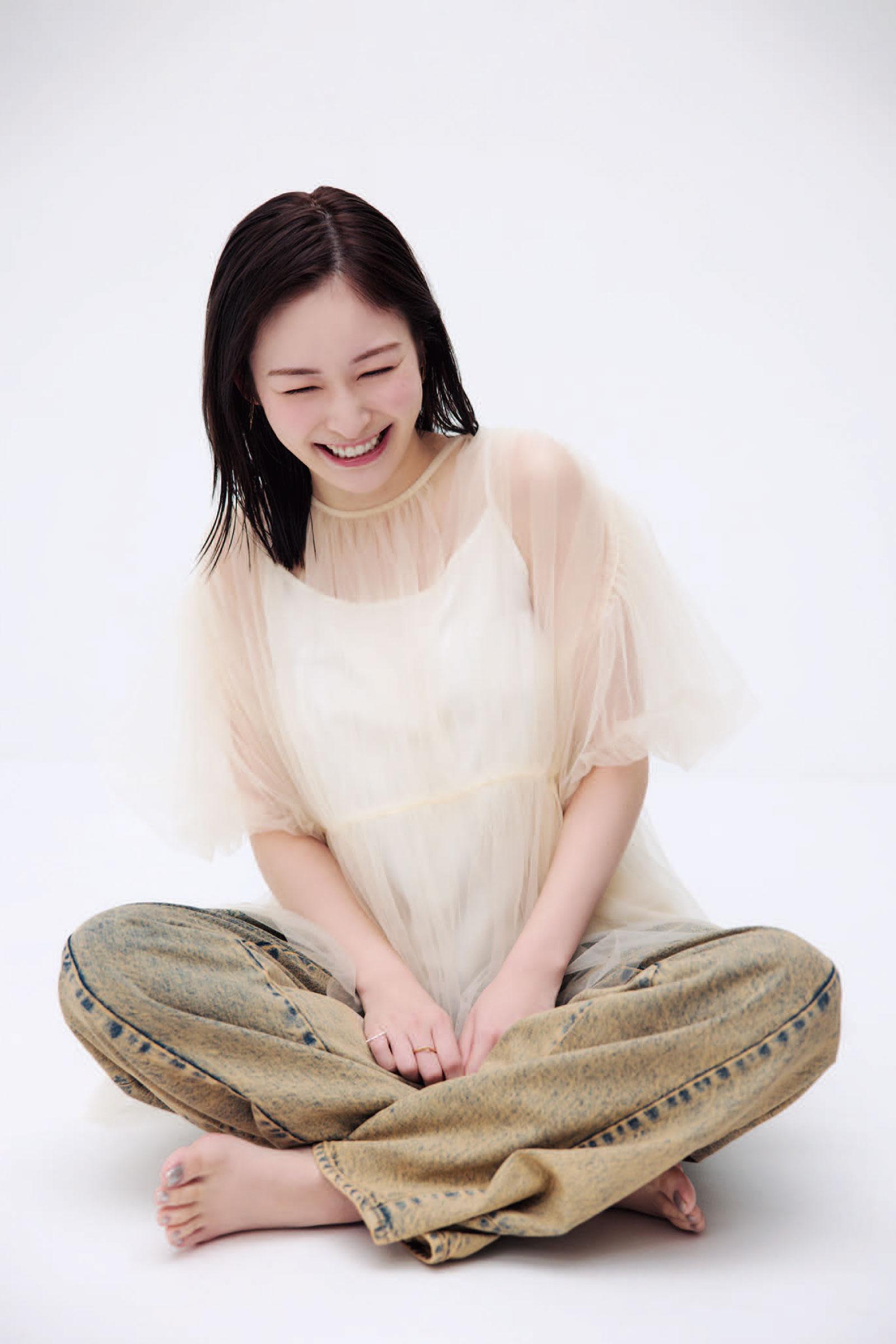 フリーアナウンサー・岩田絵里奈さんが忙しくてもツヤやかな肌と髪を保つ秘密とは？