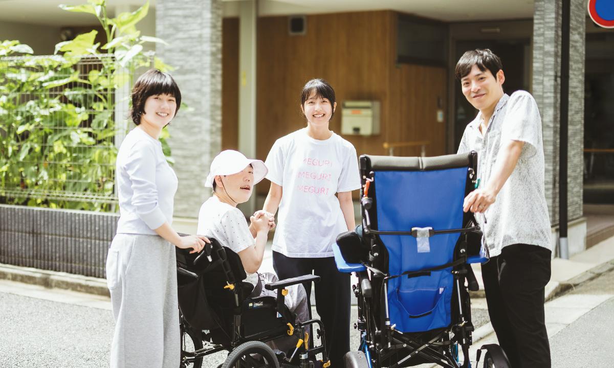 俳優、舞踊家、音楽家。夢を追う3人が「グループホームめぐり」で働く理由｜世田谷区で自分らしく働く、福祉の現場