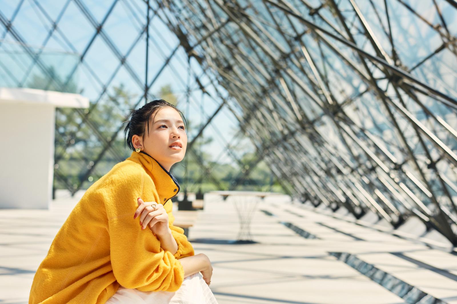 石井杏奈さんと秋めく札幌へ──お目当ては秋空に映える名建築と、とっておきの甘いもの