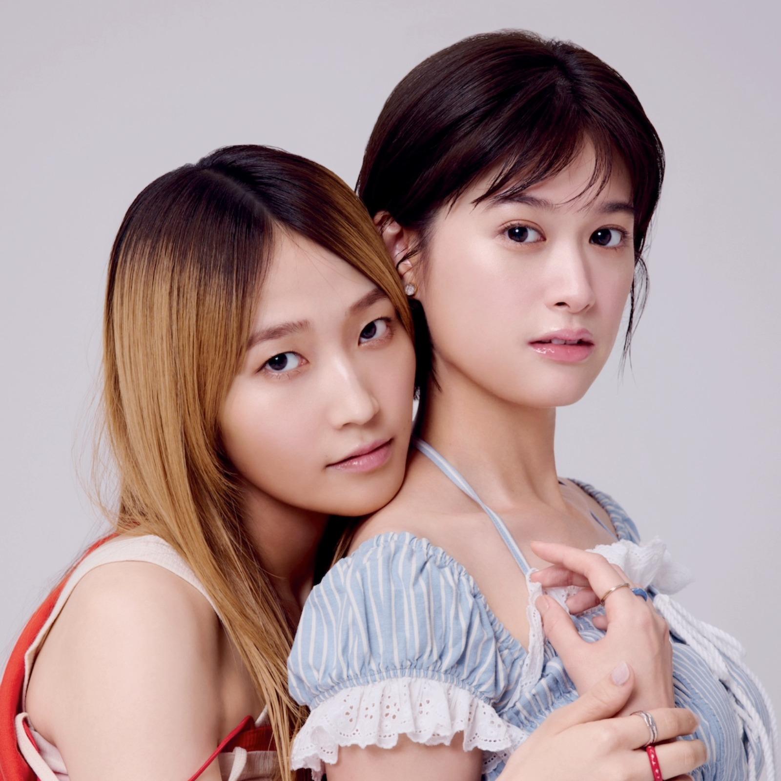 鞘師里保×小西桜子がトライ！ 骨格タイプ別“薄×盛”肌の作り方