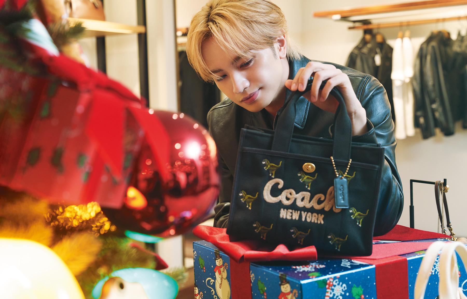 ホリデーギフトを探している中島健人さん COACHでのショッピングをのぞき見