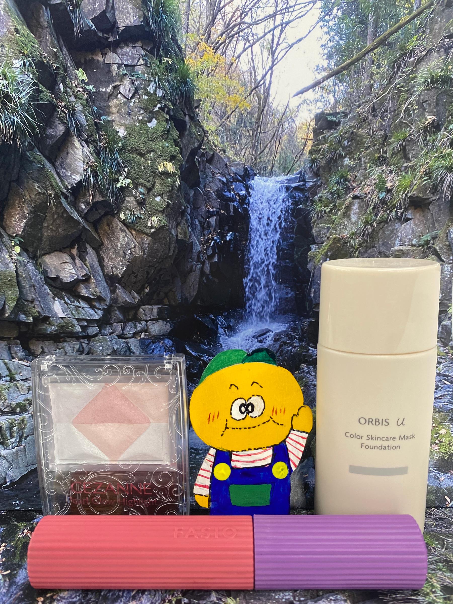 【From Editors】取材で実践! 滝行の水圧に耐え抜いた「実力派コスメ」3選で2025年も開運まっしぐら!