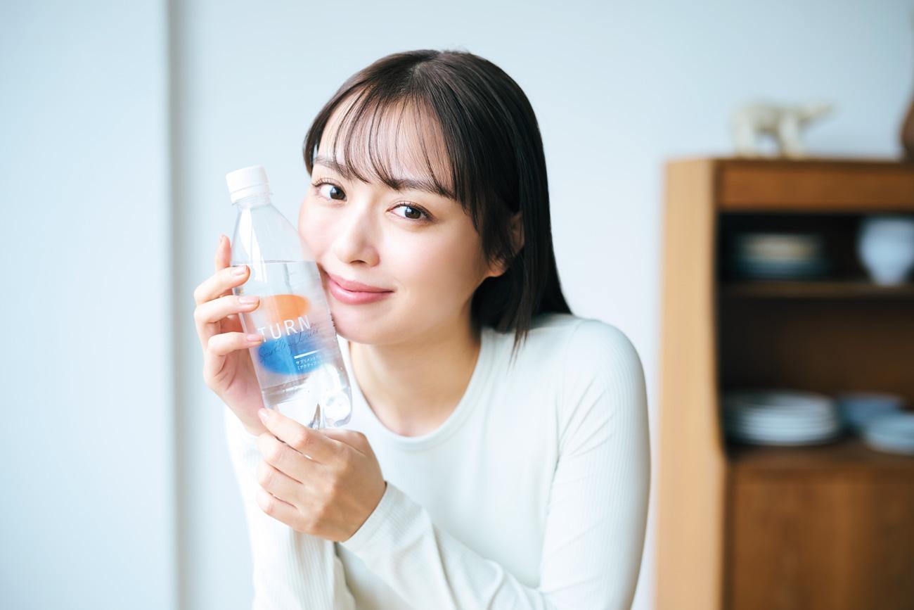 内田理央さんの“頑張りすぎない”ボディメイク。ミネラル豊富な超硬炭酸TURNのヒミツ