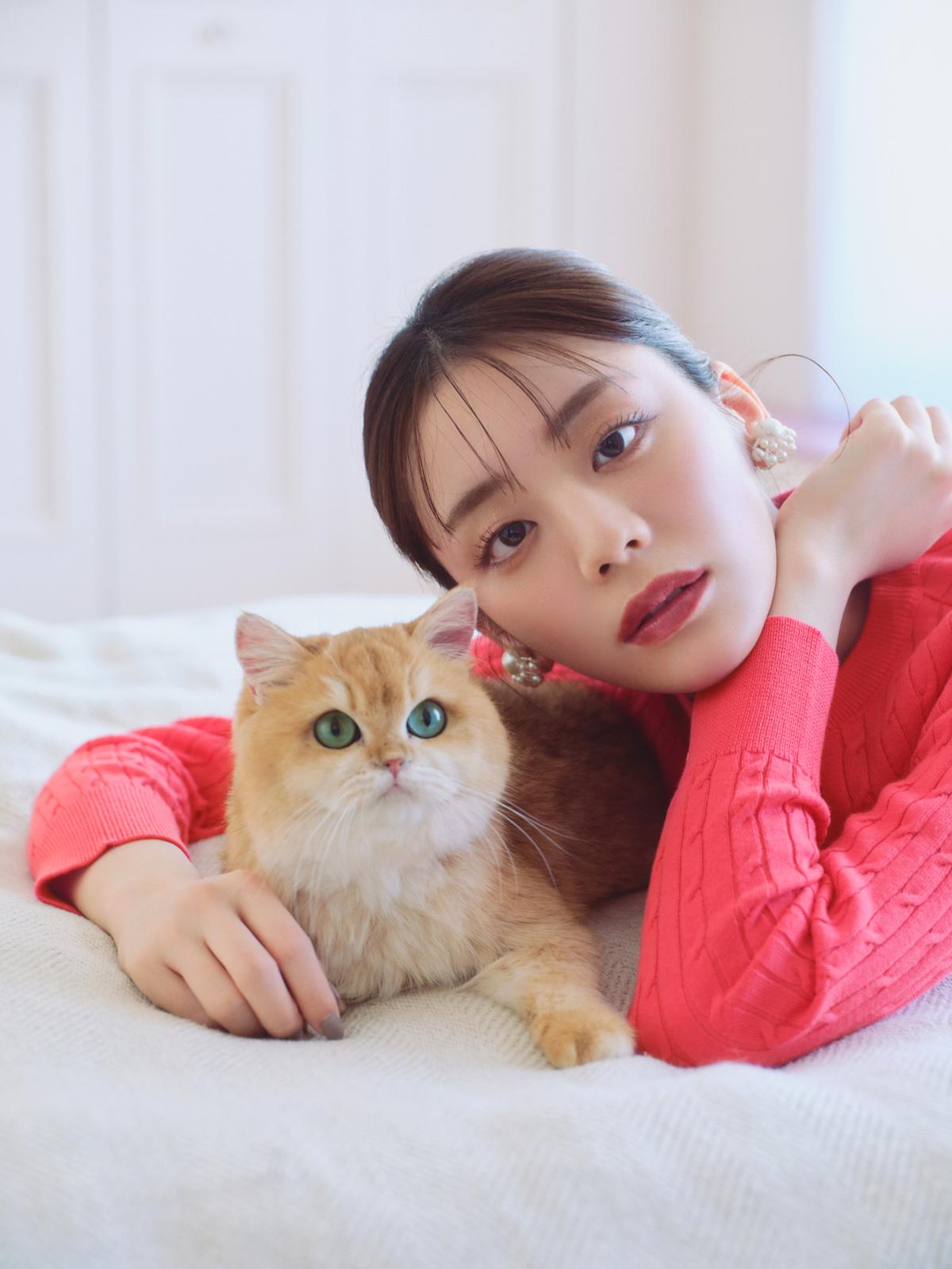 猫の日は猫づくし! 愛猫家のモデル・貴島明日香さんと「any SiS」の猫コラボアイテムが発売!