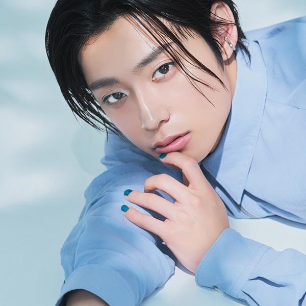 超特急・アロハ「僕の大好きな色」 ターコイズブルーのメイクで登場! WEB限定のQ&Aも!