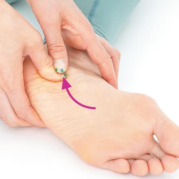 足裏から老廃物を流してデトックス! むくみにアプローチする「足もみ」術