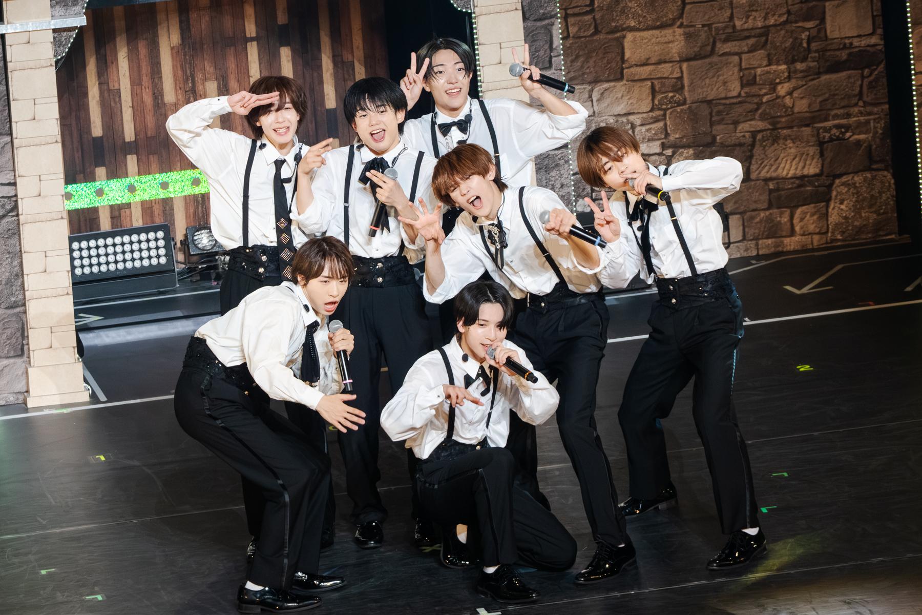 神話のような世界観で先輩の楽曲や新曲を堂々披露! AmBitious初の全国ホールツアーをレポート