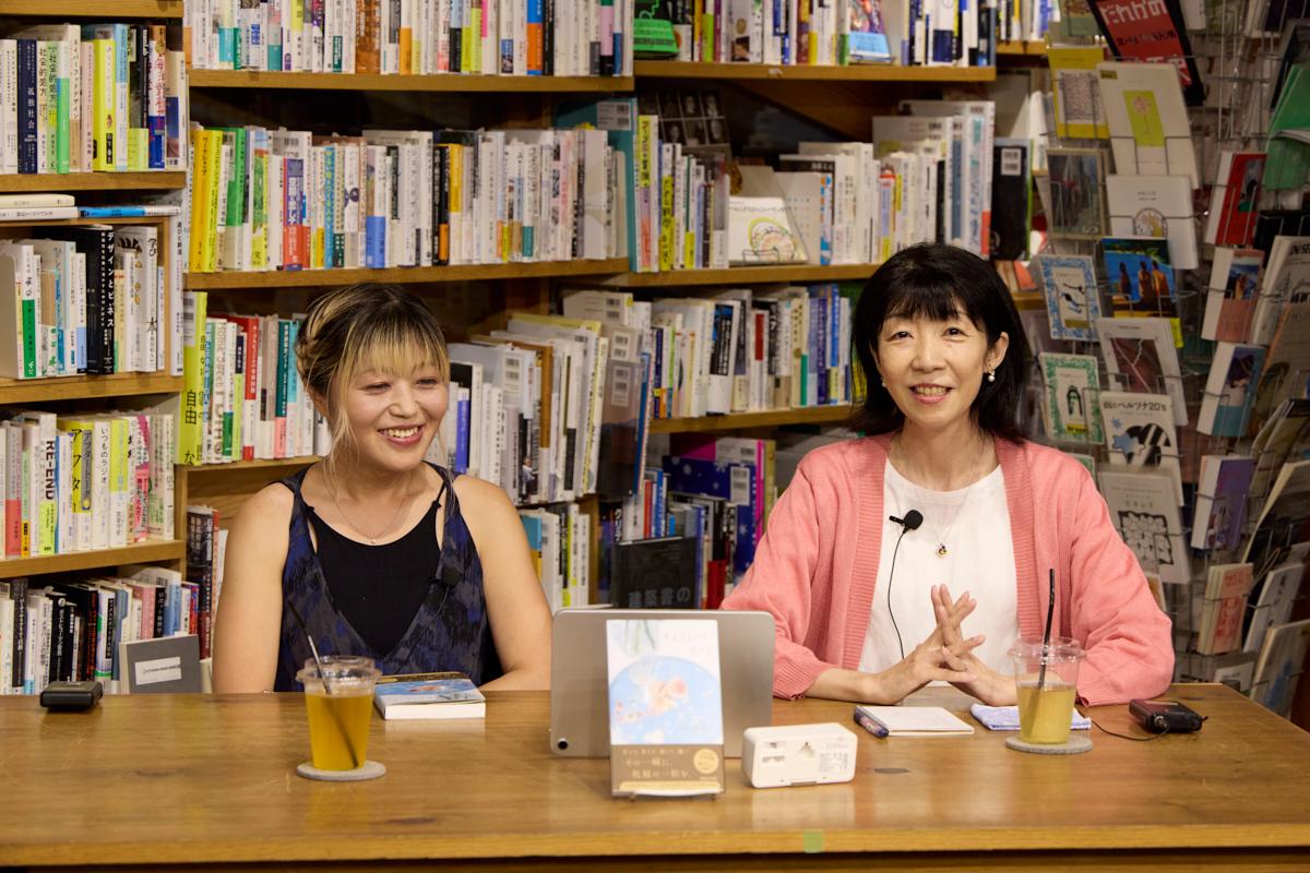 青山美智子さんが『チョコレート・ピース』発売記念イベントで、新井見枝香さんと語ったこと