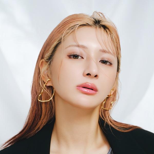 グロスの厚膜ツヤでジューシーな唇に! りんご飴リップメイク