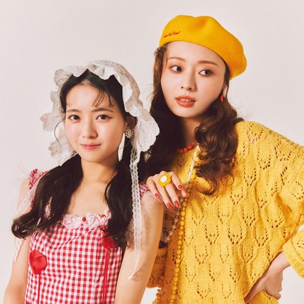 乃木坂46・梅澤美波 × 瀬戸口心月|上り坂!な昭和の日本を感じるカラフルスタイルにわくわく