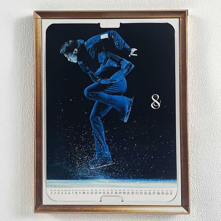 【From Editors】羽生結弦さんが4年ぶりに表紙登場。アートな額付き特装カレンダーは2月4日予約締切!