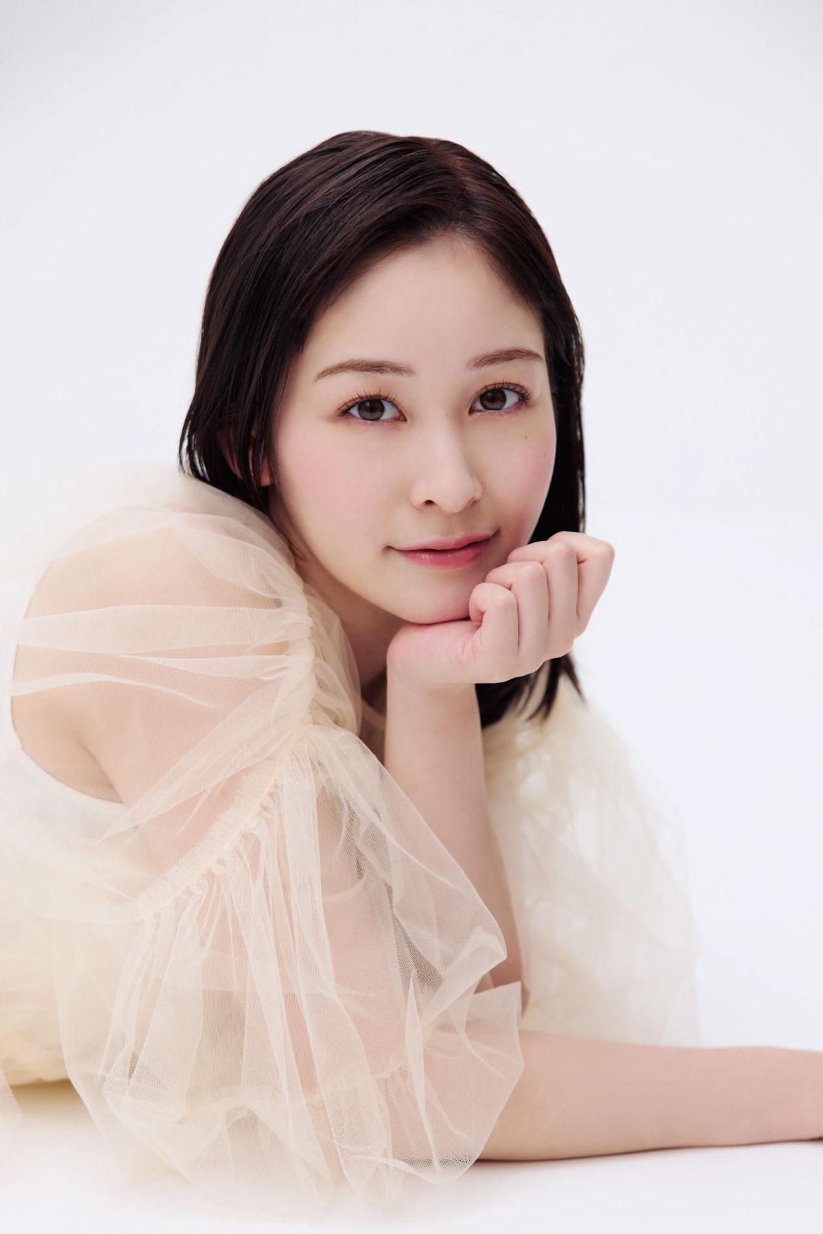 フリーアナウンサー・岩田絵里奈さんが忙しくてもツヤやかな肌と髪を保つ秘密とは?
